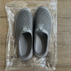 Rubber style women’s rubber shoes size 8